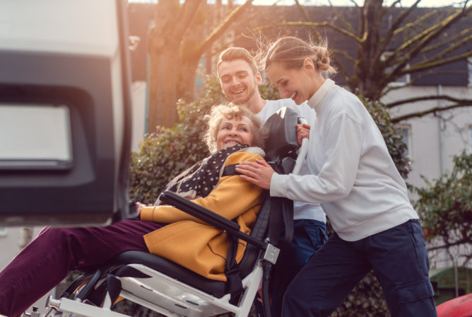 choosing-reliable-transportation-for-seniors-families